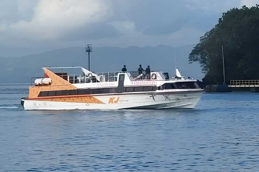 Karuniya Luxury Fast Boat